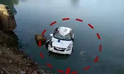 सड़क किनारे तालाब में समाई कार- पानी में डूबने से ड्राइवर की....