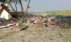 पटाखा फैक्ट्री में ब्लास्ट से दहला इलाका- अभी तक मिले 6 लोगों के शव पटाखा फैक्ट्री में ब्लास्ट से दहला इलाका- अभी तक मिले 6 लोगों के शव