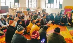 रिश्वतखोरी की पोल खुलने से परेशान लेखपाल एंटी करप्शन के खिलाफ धरने पर रिश्वतखोरी की पोल खुलने से परेशान लेखपाल एंटी करप्शन के खिलाफ धरने पर