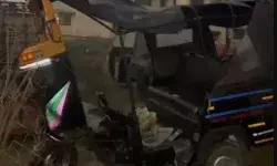 रॉन्ग साइड में दौड़ रही कर टेंपो से भिड़ी- एक की मौत, पांच गंभीर रॉन्ग साइड में दौड़ रही कर टेंपो से भिड़ी- एक की मौत, पांच गंभीर