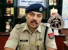 गोकशी रोकने में नाकाम तीन दरोगाओं समेत 7 पुलिसकर्मी सस्पेंड गोकशी रोकने में नाकाम तीन दरोगाओं समेत 7 पुलिसकर्मी सस्पेंड