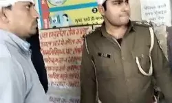 वारंटी को पकड़ने गई पुलिस पर हमला- पथराव कर हथियार छिनने की कोशिश वारंटी को पकड़ने गई पुलिस पर हमला- पथराव कर हथियार छिनने की कोशिश