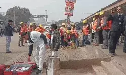 सायरन बजते ही रेलवे स्टेशन पर मची भगदड़- महाकुंभ एवं खिचड़ी मेले.... सायरन बजते ही रेलवे स्टेशन पर मची भगदड़- महाकुंभ एवं खिचड़ी मेले....