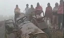 कोहरे का कहर जारी- खाई में गिरी ट्रैक्टर ट्रॉली- ड्राइवर की मौत कोहरे का कहर जारी- खाई में गिरी ट्रैक्टर ट्रॉली- ड्राइवर की मौत