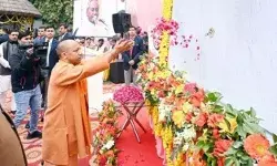 जयंती पर पूर्व CM को किया याद- योगी ने कल्याण सिंह को अर्पित की.... जयंती पर पूर्व CM को किया याद- योगी ने कल्याण सिंह को अर्पित की....