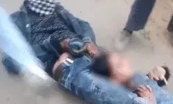 सड़क पर सरेआम दबाया छात्रा का गला- बोला किसी और की नहीं.... सड़क पर सरेआम दबाया छात्रा का गला- बोला किसी और की नहीं....