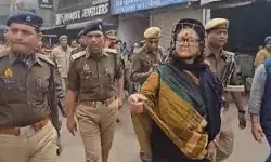 मुसलमानों के विरोध के बीच फोर्स के साथ मंदिर खुलवाने पहुंची मेयर मुसलमानों के विरोध के बीच फोर्स के साथ मंदिर खुलवाने पहुंची मेयर