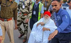 यौन शोषण मामले में आसाराम को मिली जमानत- लेकिन भक्तों से रहना... यौन शोषण मामले में आसाराम को मिली जमानत- लेकिन भक्तों से रहना...