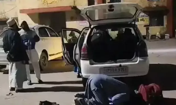 सीएम योगी के गुरु के नाम स्टेशन परिसर में दो लोगों ने पढी नमाज