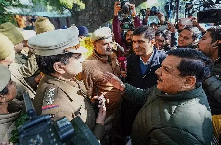शीशमहल को लेकर तकरार-CM हाउस रोके गए नेता अब पीएम..