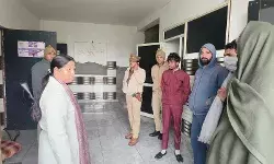 OYO होटल पर SDM का छापा- 5 युवतियों के साथ युवक भी मजे लूटते मिले OYO होटल पर SDM का छापा- 5 युवतियों के साथ युवक भी मजे लूटते मिले