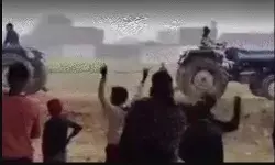 शर्त जीतने को ट्रैक्टरों से जोर आजमाइश- स्टंटबाजी में गई किशोर की जान शर्त जीतने को ट्रैक्टरों से जोर आजमाइश- स्टंटबाजी में गई किशोर की जान