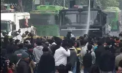 पूर्वांचल सम्मान मार्च में भाजपाइयों का बवाल- तोडी बैरिकेड- चली वाटर.. पूर्वांचल सम्मान मार्च में भाजपाइयों का बवाल- तोडी बैरिकेड- चली वाटर..