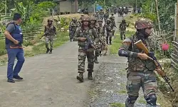 सुरक्षाबलों ने बरामद किया हथियारों का जखीरा- राइफल, पिस्टल, हैंड.. सुरक्षाबलों ने बरामद किया हथियारों का जखीरा- राइफल, पिस्टल, हैंड..