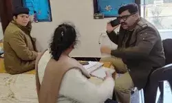 दिनदहाड़े टीचर की वाइफ को बंधक बनाकर लाखों की लूट दिनदहाड़े टीचर की वाइफ को बंधक बनाकर लाखों की लूट