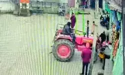 दुकान पर सामान लेने गए भाई बहन को ट्रैक्टर ने कुचला- मासूम की मौत दुकान पर सामान लेने गए भाई बहन को ट्रैक्टर ने कुचला- मासूम की मौत