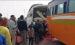 RTO कर्मियों द्वारा अचानक खड़े किए गए बैरियर से टकराई बस- यात्री घायल RTO कर्मियों द्वारा अचानक खड़े किए गए बैरियर से टकराई बस- यात्री घायल