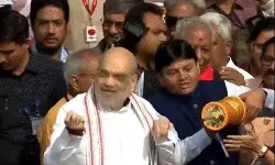 वो काटा- पतंगबाज बने अमित शाह ने मकर संक्रांति पर उड़ाई पतंग