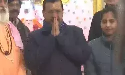 नामांकन करने के लिए निकले केजरीवाल- वाल्मीकि मंदिर के दर्शन के बाद.. नामांकन करने के लिए निकले केजरीवाल- वाल्मीकि मंदिर के दर्शन के बाद..