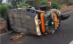 ऑटो रिक्शा, बस, कार और टेंपो की आपस में जोरदार टक्कर- तीन की मौत