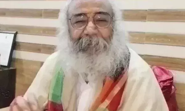 बोले कल्कि पीठाधीश्वर-टोंटी चोरों की परंपरा को आगे बढ़ा रहे सपा सांसद