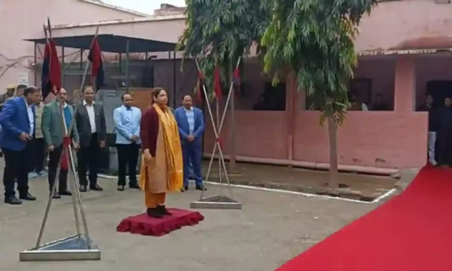 नई जिलाधिकारी ने संभाला कार्यभार-गार्ड ऑफ ऑनर से स्वागत