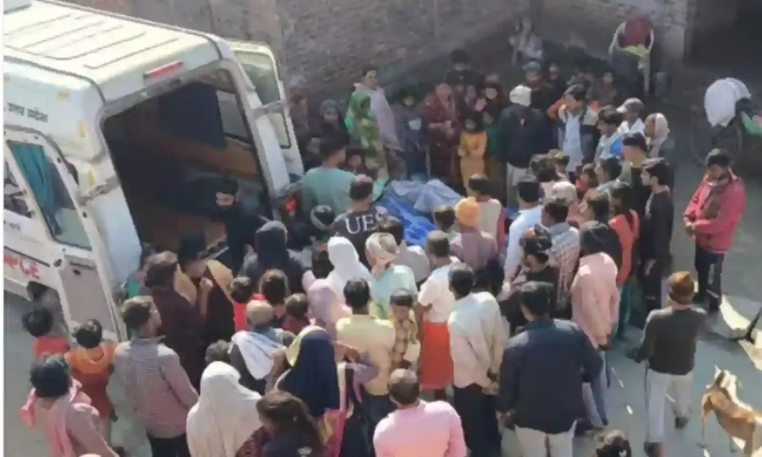 भड़काऊ पोस्ट के आरोपी ने पेट्रोल डालकर लगाई आग- लखनऊ रेफर