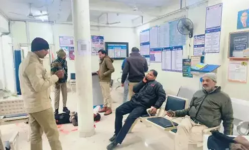 चाकू तमंचा लेकर बैंक लूटने पहुंचे लुटेरे का खून खराबा- गार्ड को मारा चाकू