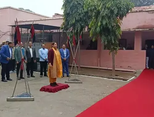 नई जिलाधिकारी ने संभाला कार्यभार-गार्ड ऑफ ऑनर से स्वागत