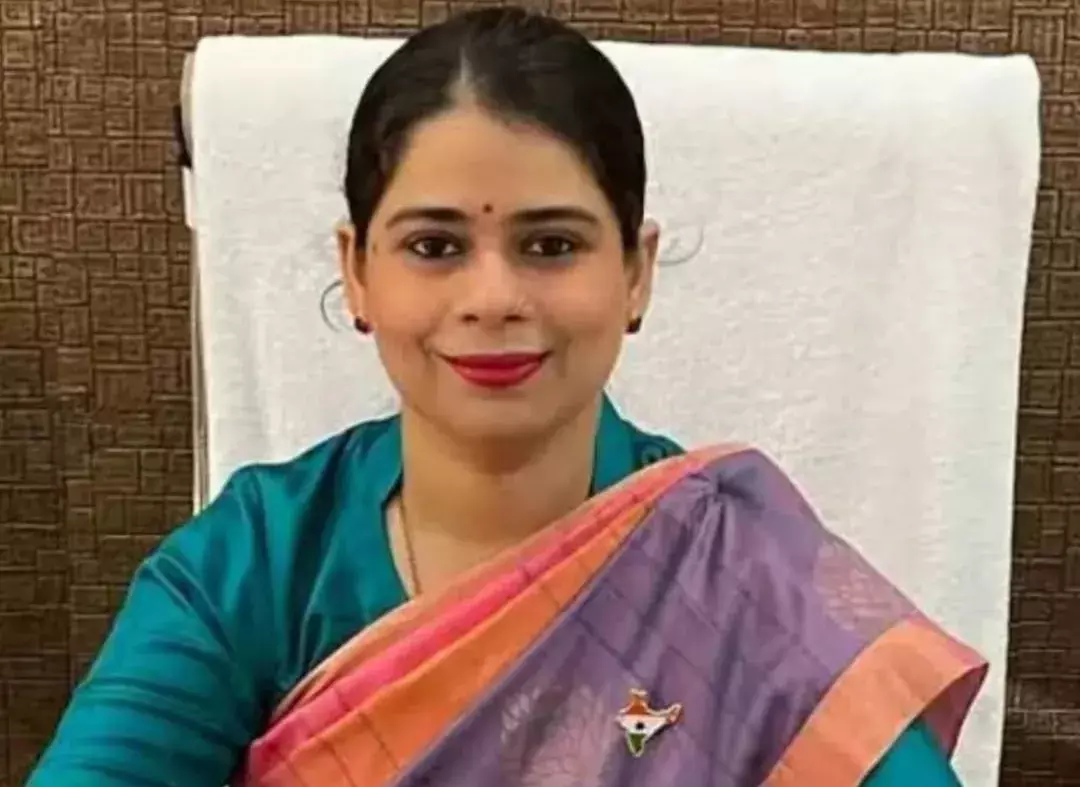 IAS अफसर का जिले में इतिहास: नन्हें बेटे को छोड़ की थी कोरोना में ड्यूटी IAS अफसर का जिले में इतिहास: नन्हें बेटे को छोड़ की थी कोरोना में ड्यूटी