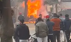 सिलेंडर लीक होने से चाय की दुकान हुई खाक- दुकानदार ने कूदकर बचाई जान सिलेंडर लीक होने से चाय की दुकान हुई खाक- दुकानदार ने कूदकर बचाई जान