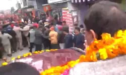 मुख्यमंत्री ने रोड शो एवं जनसभा कर प्रत्याशी के लिए मांगे वोट मुख्यमंत्री ने रोड शो एवं जनसभा कर प्रत्याशी के लिए मांगे वोट