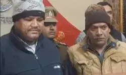 मुजफ्फरनगर के कारिंदे तमंचे का कारखाना चलाते पकड़े- खाली पड़े... मुजफ्फरनगर के कारिंदे तमंचे का कारखाना चलाते पकड़े- खाली पड़े...