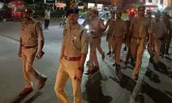 महाकुंभ भीड़ के बीच छात्रों में बवाल- जमकर हंगामा- पुलिस ने चलाई लाठी