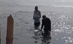 महाकुंभ 2025 के दसवें दिन डीजीपी ने संगम में लगाई डुबकियां महाकुंभ 2025 के दसवें दिन डीजीपी ने संगम में लगाई डुबकियां