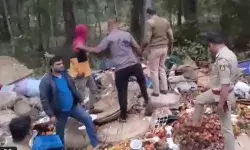 फल विक्रेताओं को मेले में ले जा रहा ट्रक खाई में गिरा- 13 लोगों की मौत फल विक्रेताओं को मेले में ले जा रहा ट्रक खाई में गिरा- 13 लोगों की मौत