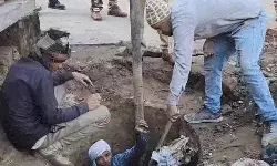 शाही जामा मस्जिद के पास फिर शुरू हुई कुएं की खुदाई- ASP फोर्स के साथ.. शाही जामा मस्जिद के पास फिर शुरू हुई कुएं की खुदाई- ASP फोर्स के साथ..