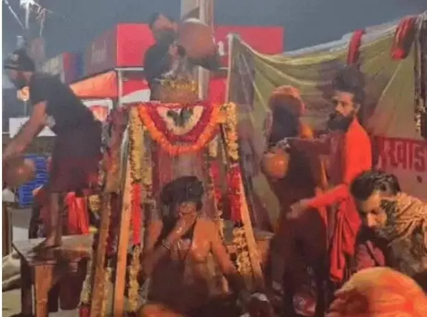 नागा संन्यासी की तपस्या पूरी- 108 घरों के गंगाजल से किया स्नान नागा संन्यासी की तपस्या पूरी- 108 घरों के गंगाजल से किया स्नान