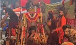 नागा संन्यासी की तपस्या पूरी- 108 घरों के गंगाजल से किया स्नान नागा संन्यासी की तपस्या पूरी- 108 घरों के गंगाजल से किया स्नान