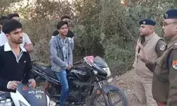 REEL के लिए स्टंट कर रहे युवा पुलिस के हत्थे चढ़ते ही गिड़गिड़ाकर.... REEL के लिए स्टंट कर रहे युवा पुलिस के हत्थे चढ़ते ही गिड़गिड़ाकर....