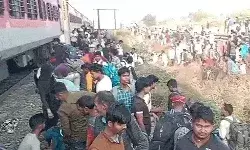 चाय वाले की अफवाह से हुआ पुष्पक एक्सप्रेस हादसा