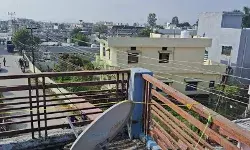 बैनर उतारने के चक्कर में चली गई युवक की जान- बैनर उतारते ही हुआ ब्लास्ट बैनर उतारने के चक्कर में चली गई युवक की जान- बैनर उतारते ही हुआ ब्लास्ट