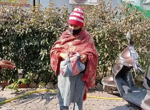 पड़ोसी से विवाद में SSP दफ्तर पर गर्भवती ने किया आत्मदाह का प्रयास पड़ोसी से विवाद में SSP दफ्तर पर गर्भवती ने किया आत्मदाह का प्रयास