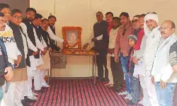 जयंती पर सपाईयों ने जननायक कर्पूरी ठाकुर को किया याद- बोले उनके.... जयंती पर सपाईयों ने जननायक कर्पूरी ठाकुर को किया याद- बोले उनके....