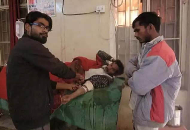 मंदिर में पहुंचे अधेड़ ने अपना प्राइवेट पार्ट काटकर शिवलिंग पर चढ़ाया मंदिर में पहुंचे अधेड़ ने अपना प्राइवेट पार्ट काटकर शिवलिंग पर चढ़ाया