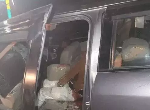बारात से लौट रहे डिजायर सवारों की ट्रक से भिड़ंत- पांच लोगों की मौत बारात से लौट रहे डिजायर सवारों की ट्रक से भिड़ंत- पांच लोगों की मौत