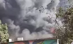 अब मलाड ईस्ट में लगी आग लगभग 50 गोदाम जलकर खाक