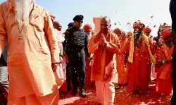 महाकुंभ में पहुंचे CM योगी आदित्यनाथ ने साधु संतों से की मुलाकात महाकुंभ में पहुंचे CM योगी आदित्यनाथ ने साधु संतों से की मुलाकात