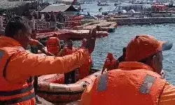 महाकुंभ 2025-35 फीट गहराई में नाव पलटी- किला घाट पर नावों का... महाकुंभ 2025-35 फीट गहराई में नाव पलटी- किला घाट पर नावों का...