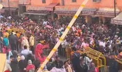 वीकेंड पर उमड़े श्रद्धालु- काशी विश्वनाथ में 3 किमी लंबी लाइन वीकेंड पर उमड़े श्रद्धालु- काशी विश्वनाथ में 3 किमी लंबी लाइन